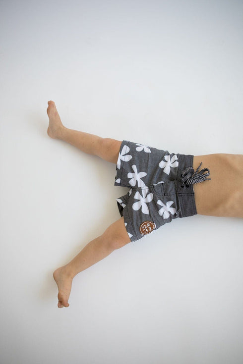 kid-s-townshorts-in-black-plumeria-of-one-sea - Sophia's Style -8