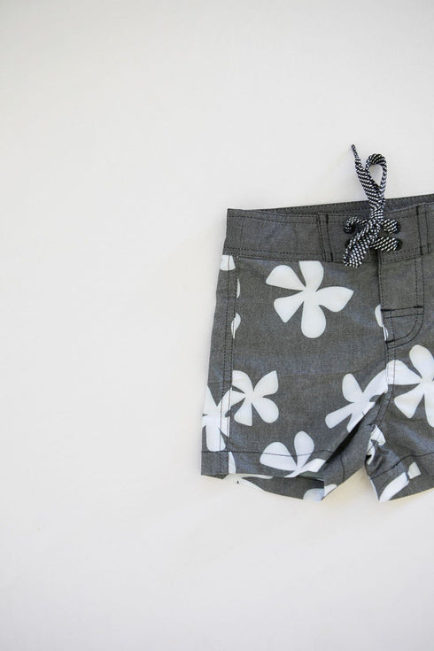 kid-s-townshorts-in-black-plumeria-of-one-sea - Sophia's Style -4