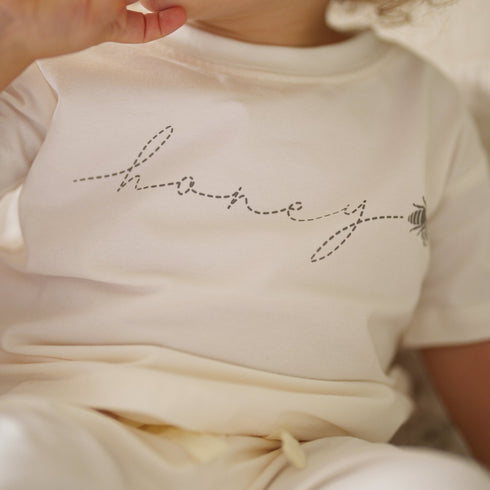 organic-honey-bee-t-shirt-Atlas Grey-Sophia's StyleGraphic T-shirt-1