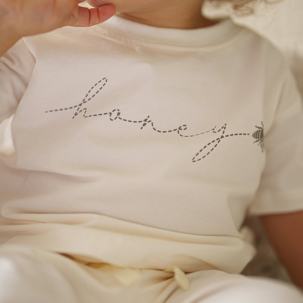 organic-honey-bee-t-shirt-Atlas Grey-Sophia's StyleGraphic T-shirt-1